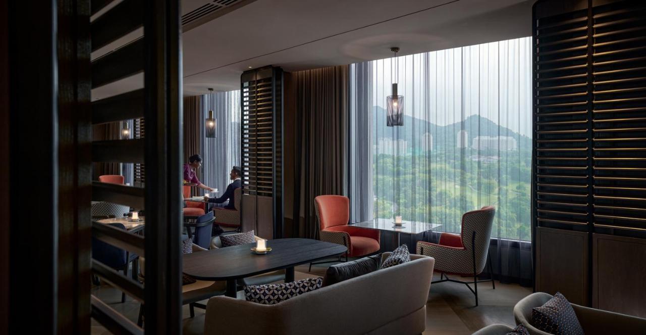 Hotel Amari Spice Penang Bayan Lepas Exterior foto The Lounge at the airport